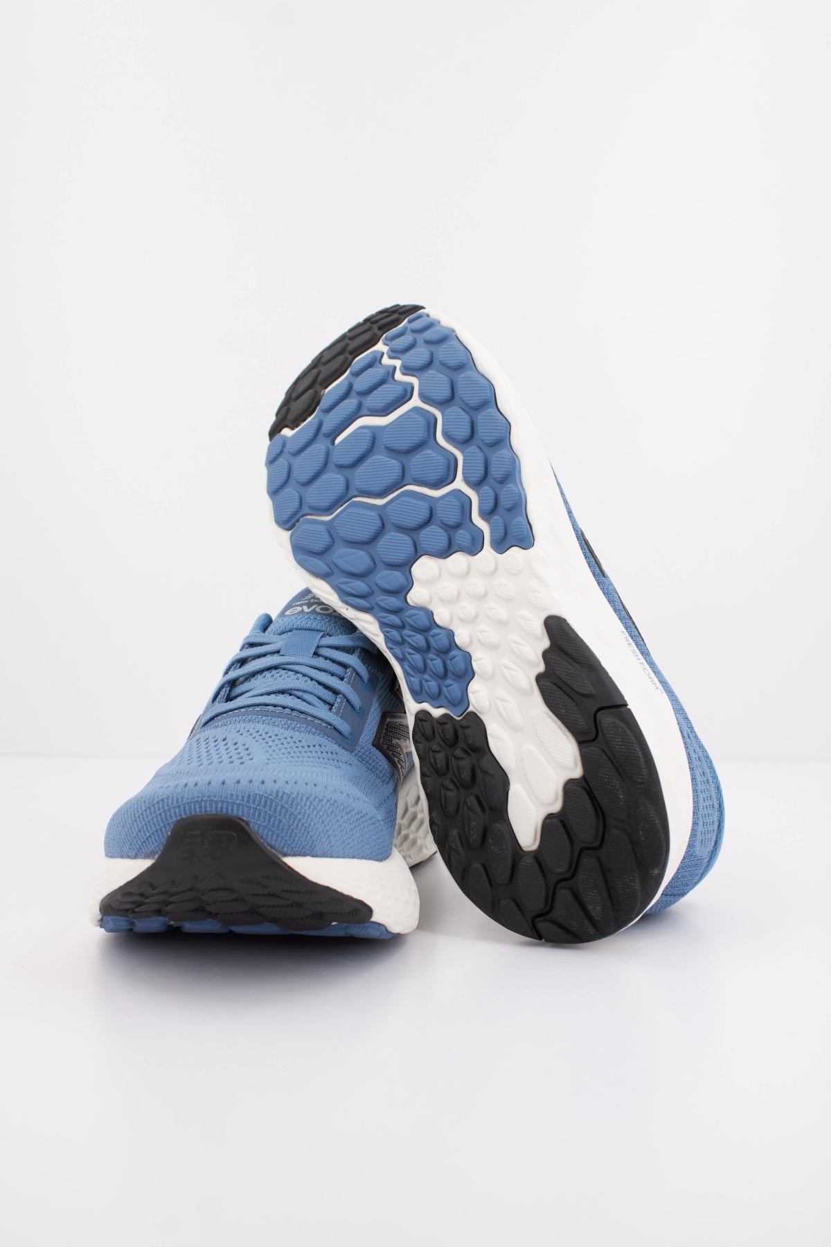 NEW BALANCE FRESH FOAM EVOZ en color AZUL  (5)
