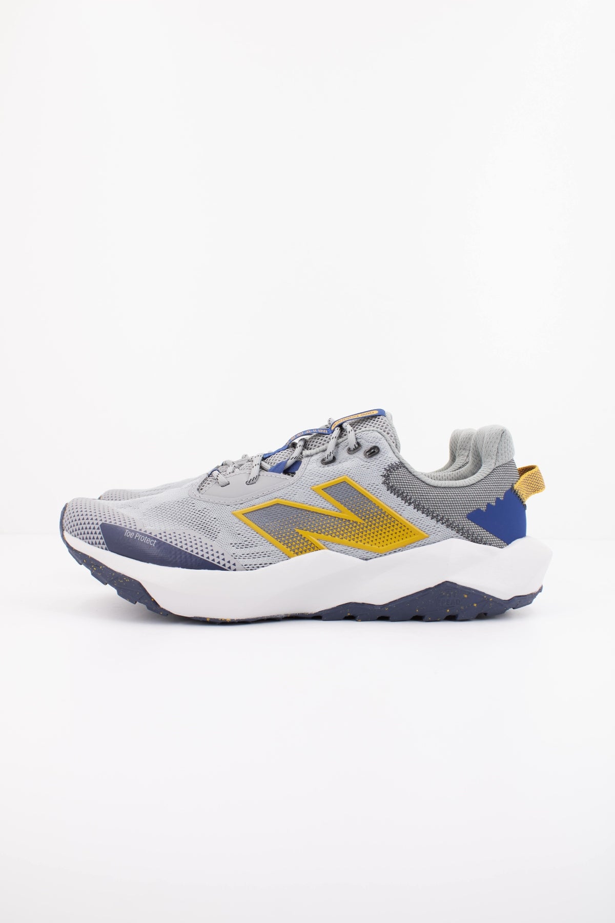 NEW BALANCE MTNTR CG en color GRIS  (1)