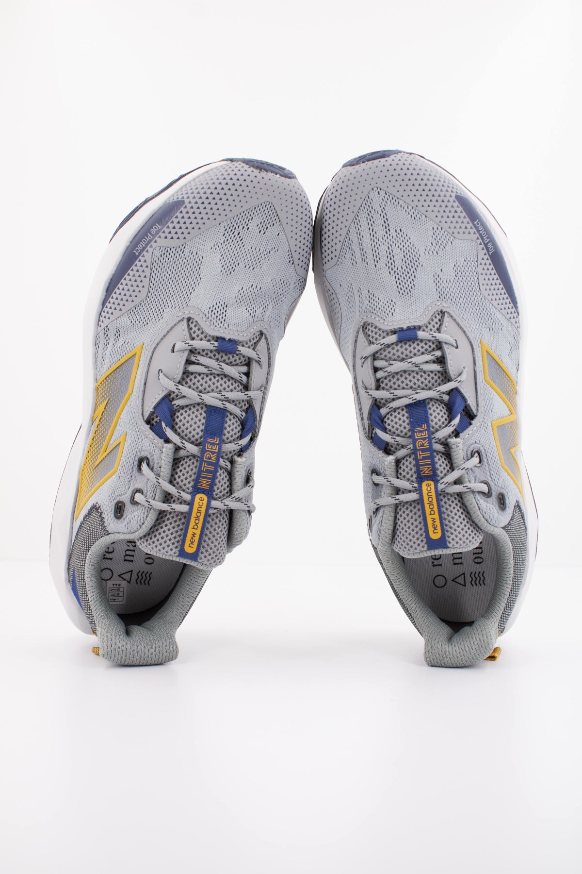 NEW BALANCE MTNTR CG en color GRIS  (3)