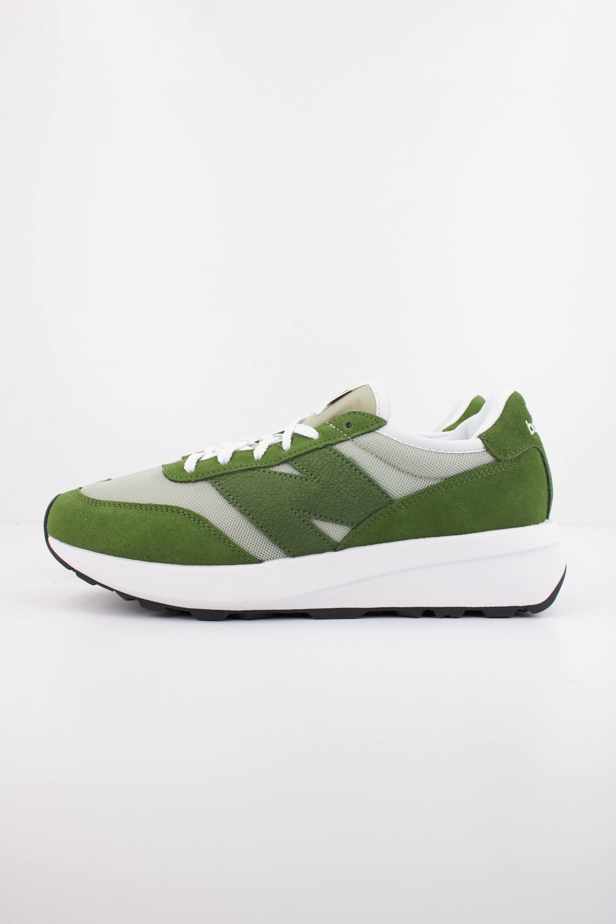 NEW BALANCE U HA en color VERDE  (1)