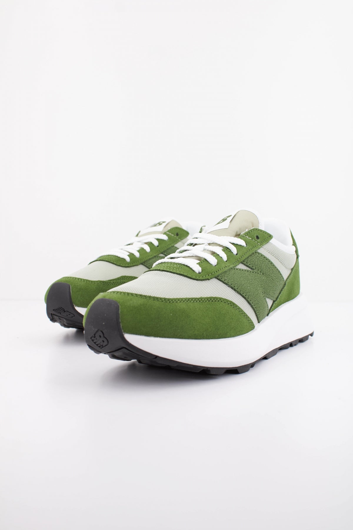 NEW BALANCE U HA en color VERDE  (2)