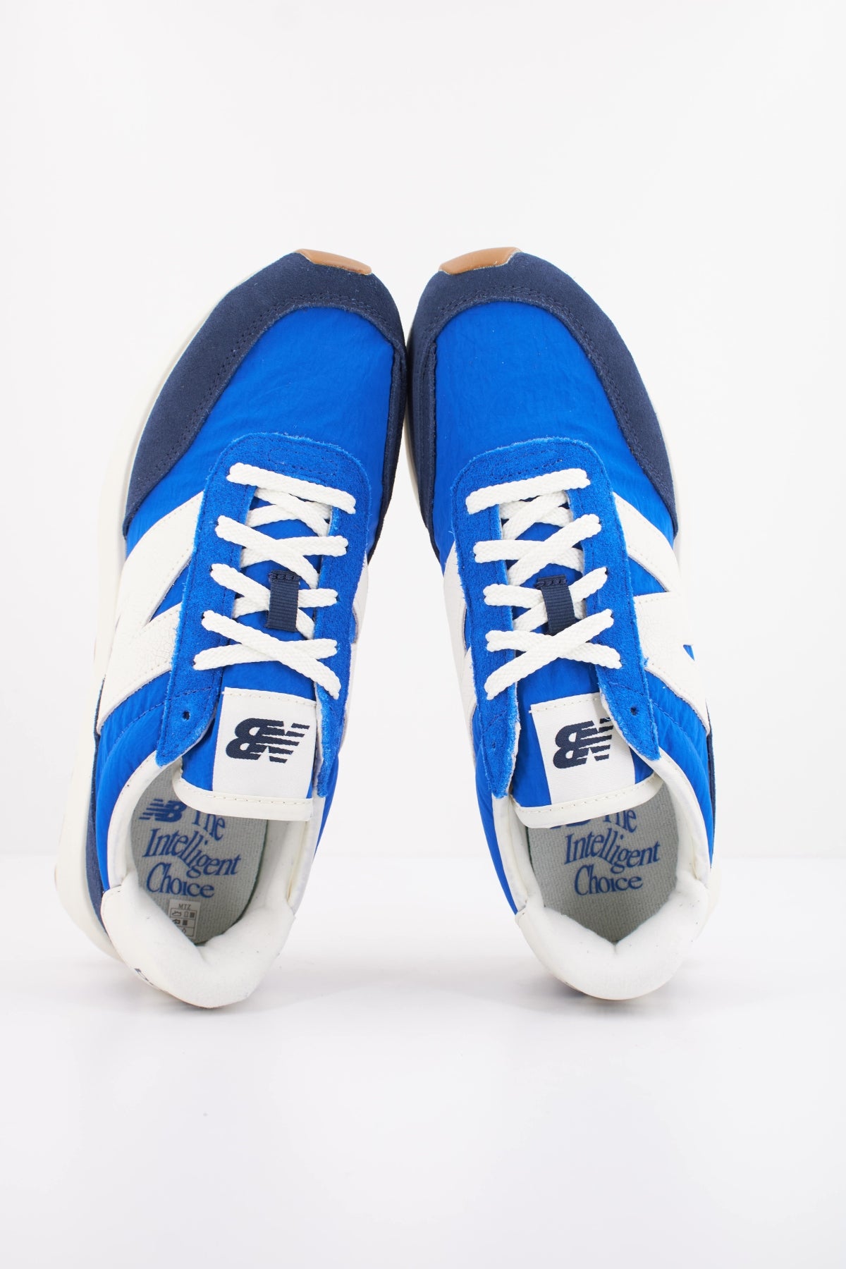 NEW BALANCE U VE en color AZUL  (3)