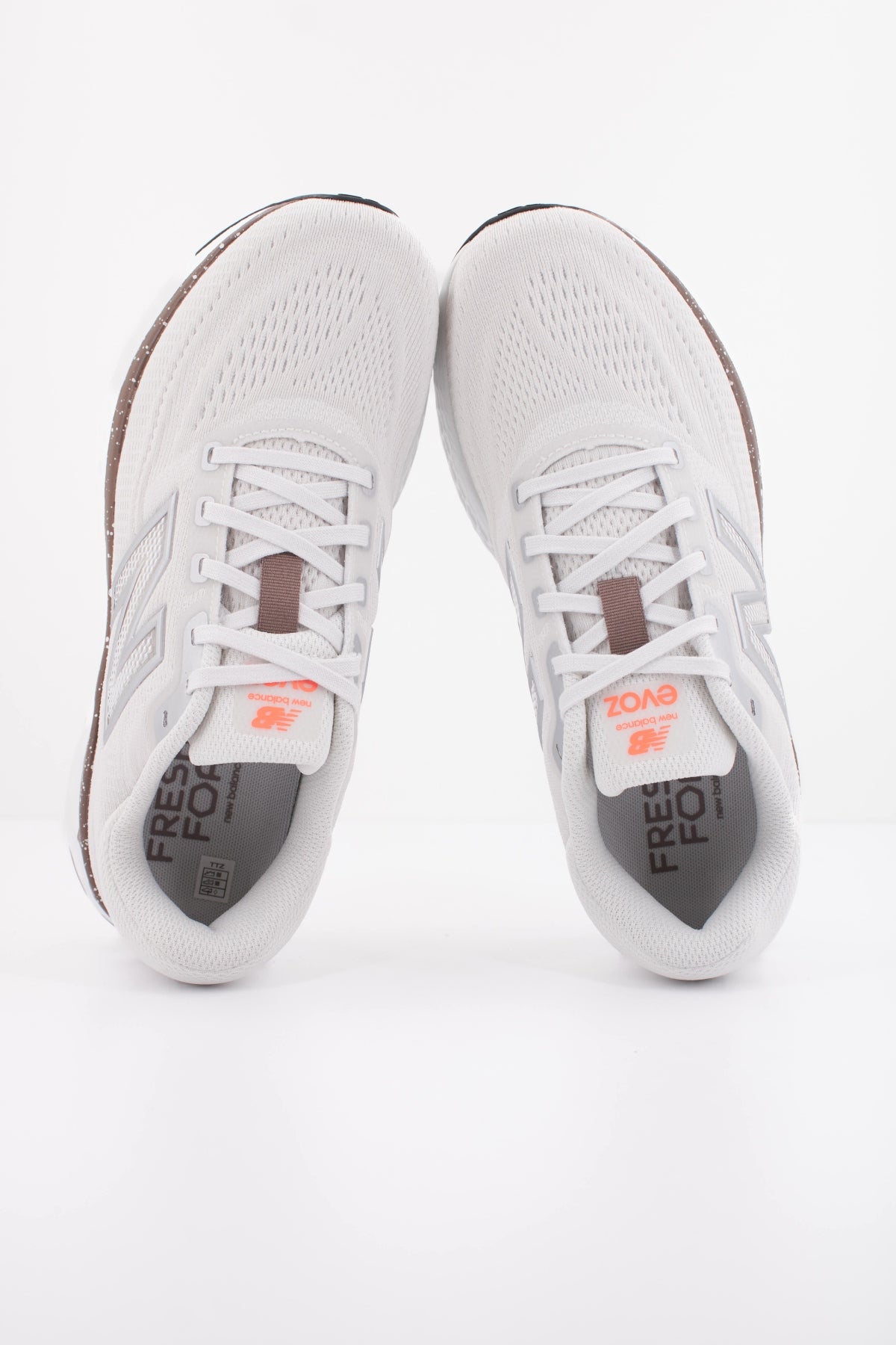 NEW BALANCE WEVOZ RE en color BLANCO  (3)