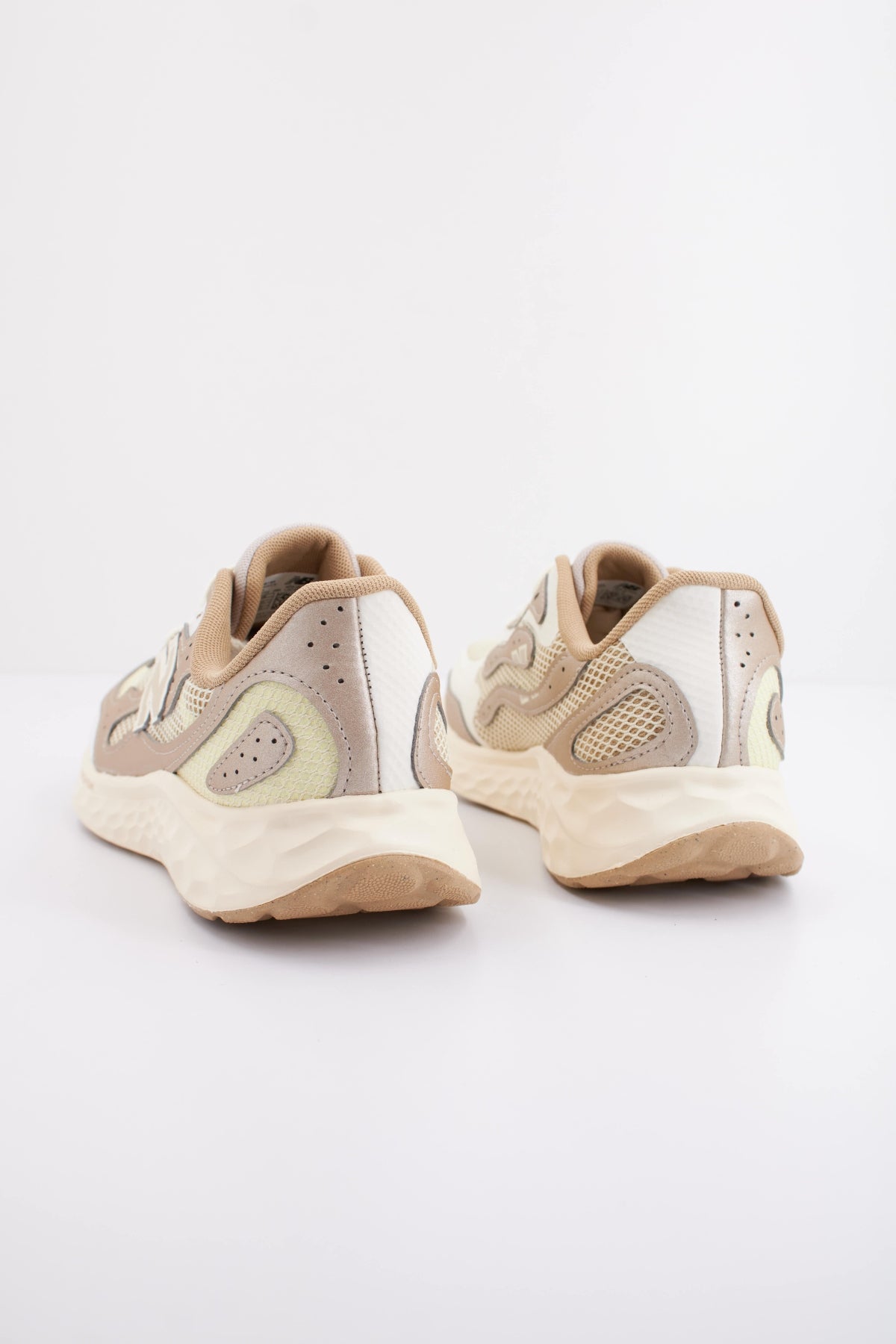 NEW BALANCE WARIST GWIDE en color MARRON CLARO  (4)