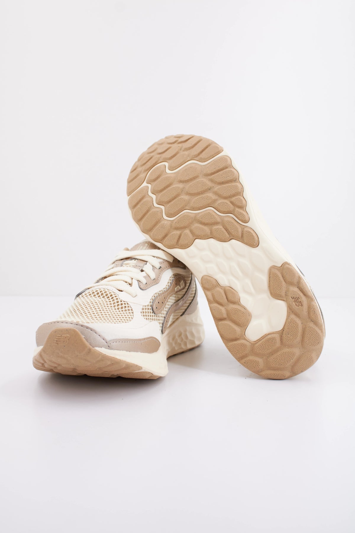NEW BALANCE WARIST GWIDE en color MARRON CLARO  (5)