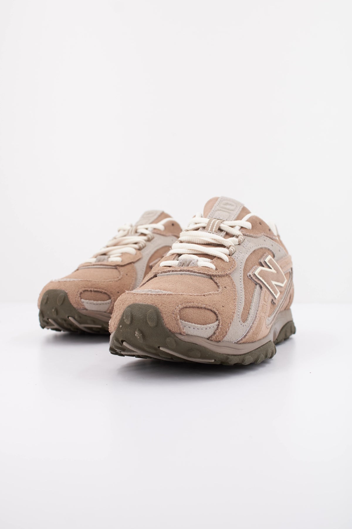 NEW BALANCE UL  en color MARRON  (2)