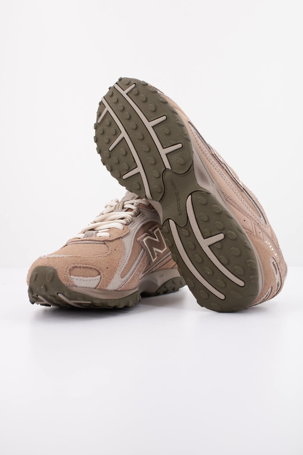 NEW BALANCE UL  en color MARRON  (5)