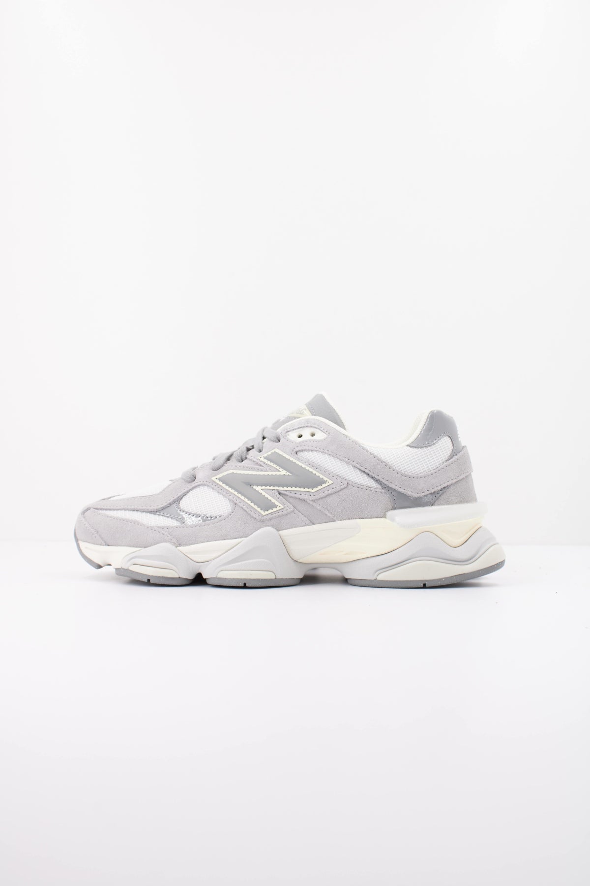 NEW BALANCE U Z DEPORTIVO en color GRIS  (1)