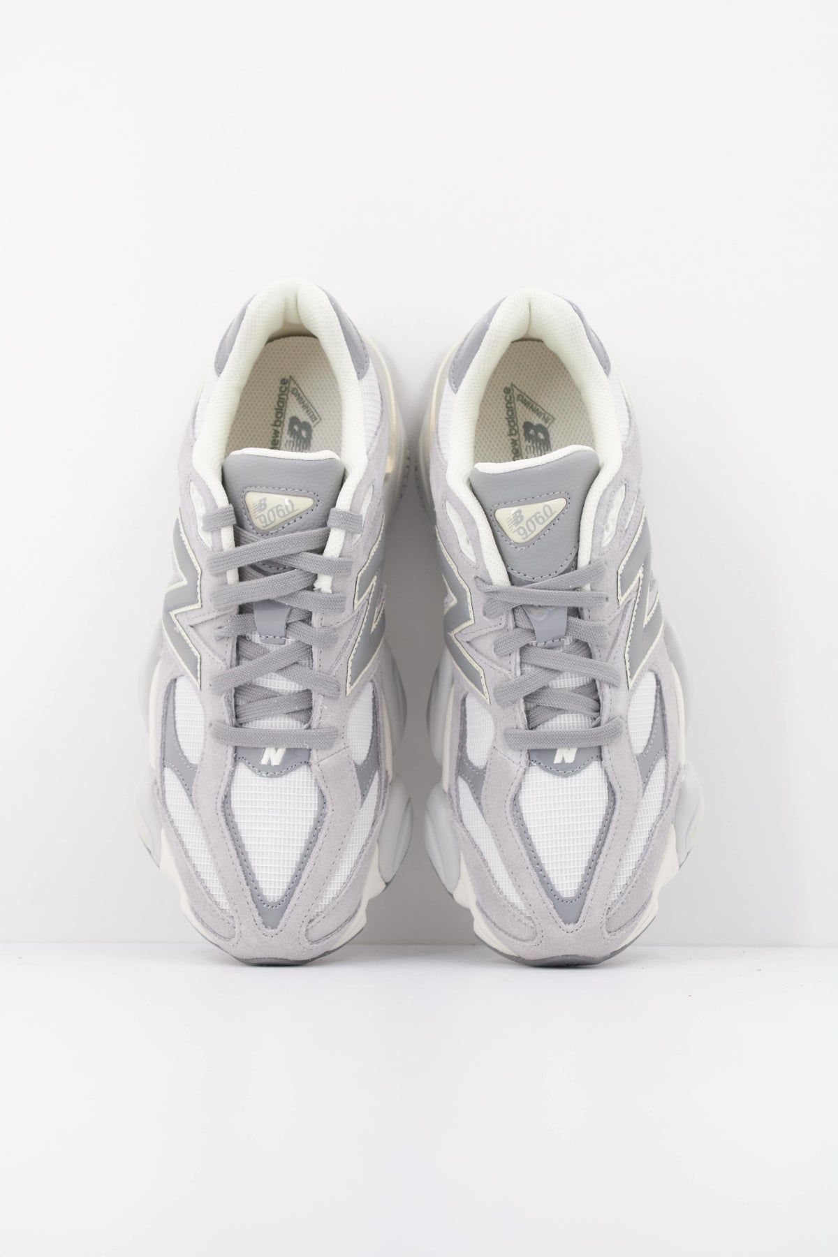 NEW BALANCE U Z DEPORTIVO en color GRIS  (3)