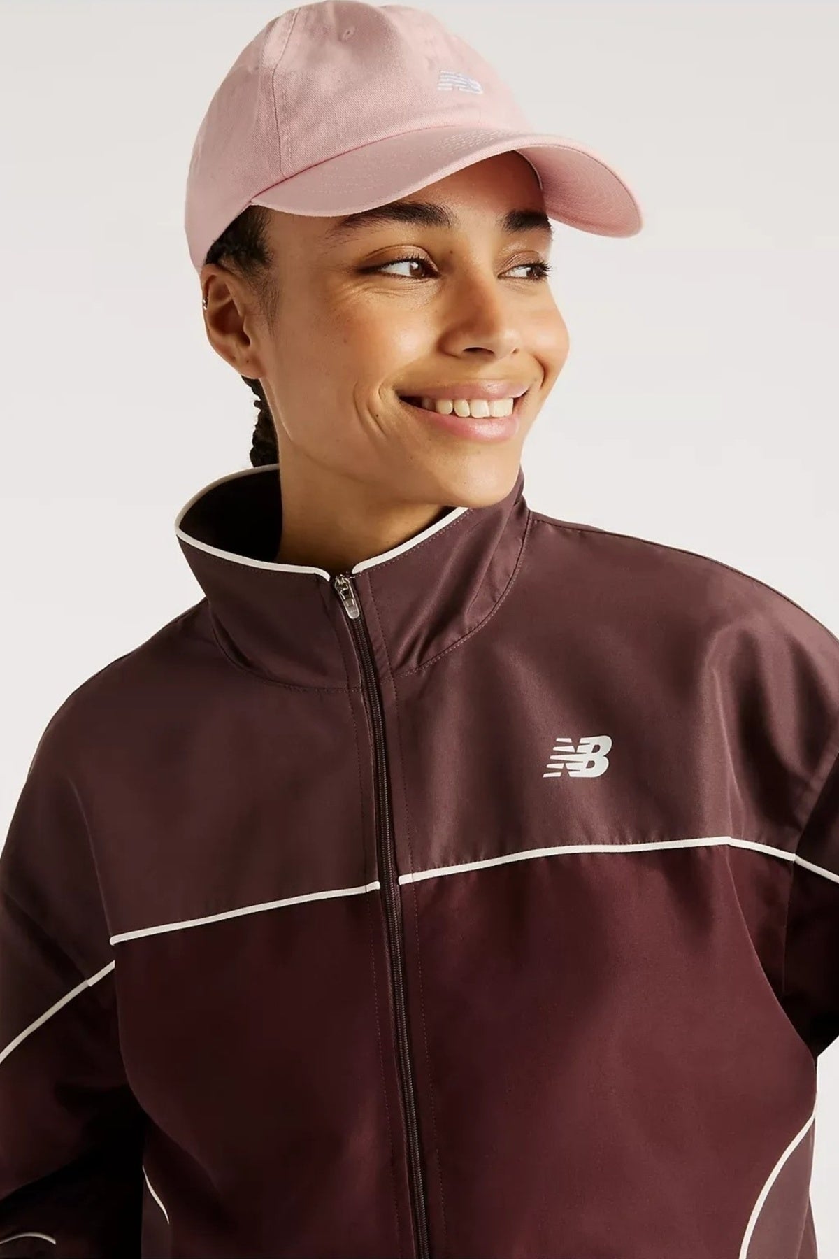 NEW BALANCE WJFY TRACKSIDE WOVEN JACKET en color   (3)