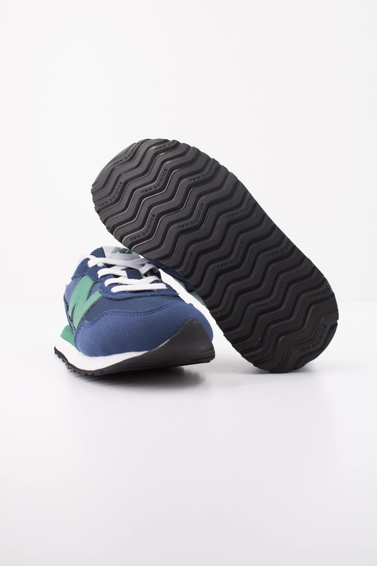 NEW BALANCE P JH DEPORTIVO en color AZUL  (5)