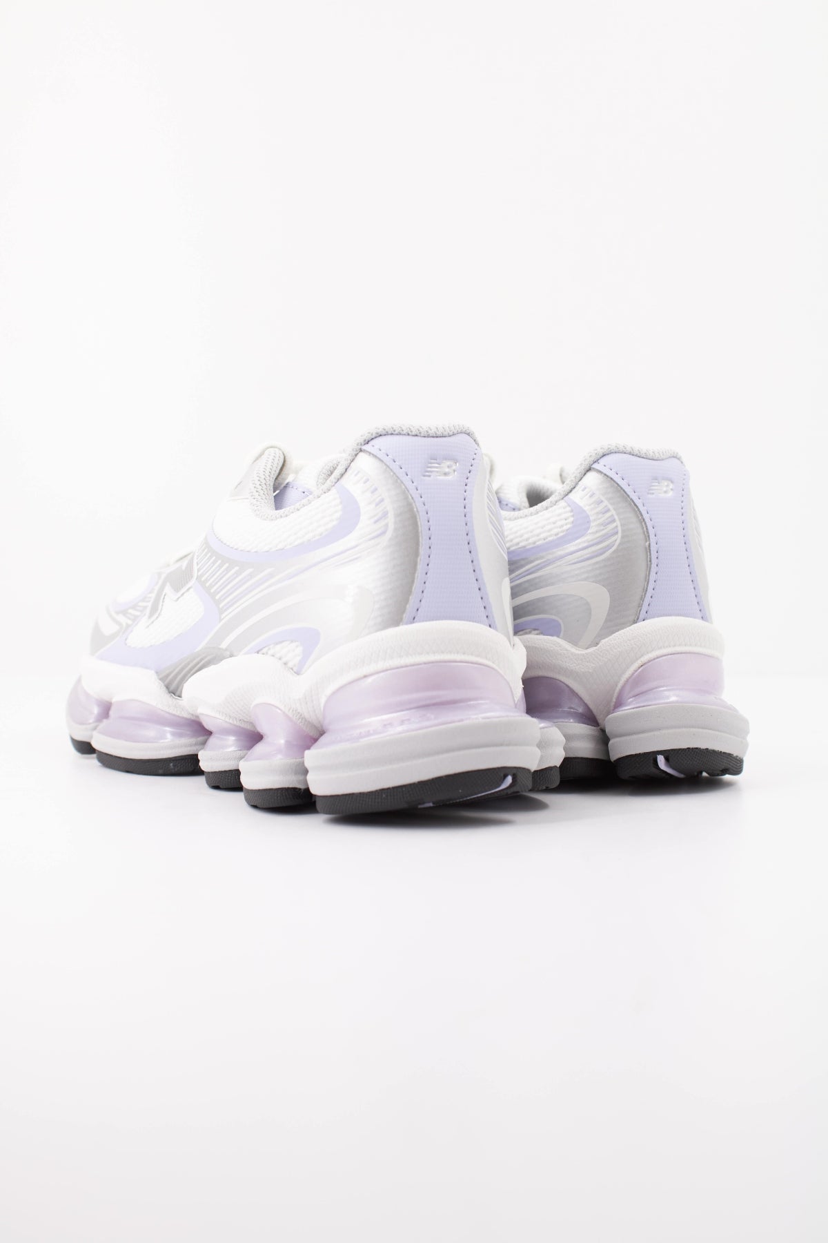 NEW BALANCE U en color PLATA  (4)