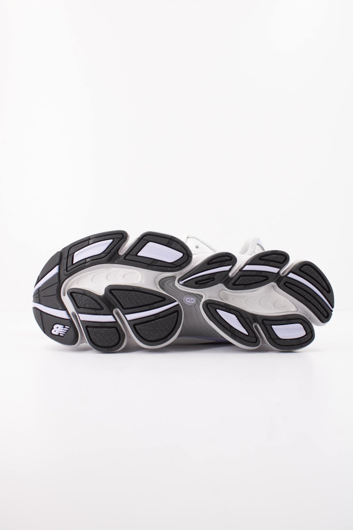 NEW BALANCE U en color PLATA  (5)