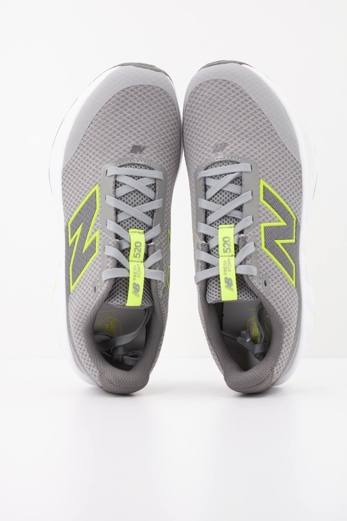 NEW BALANCE G J DEPORTIVO en color GRIS  (3)