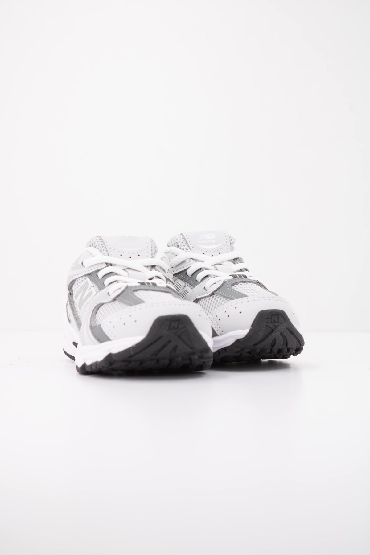 NEW BALANCE IZ en color GRIS  (2)