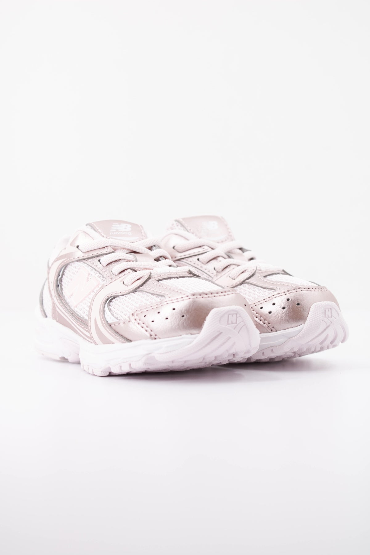 NEW BALANCE I YF DEPORTIVO en color ROSA  (2)