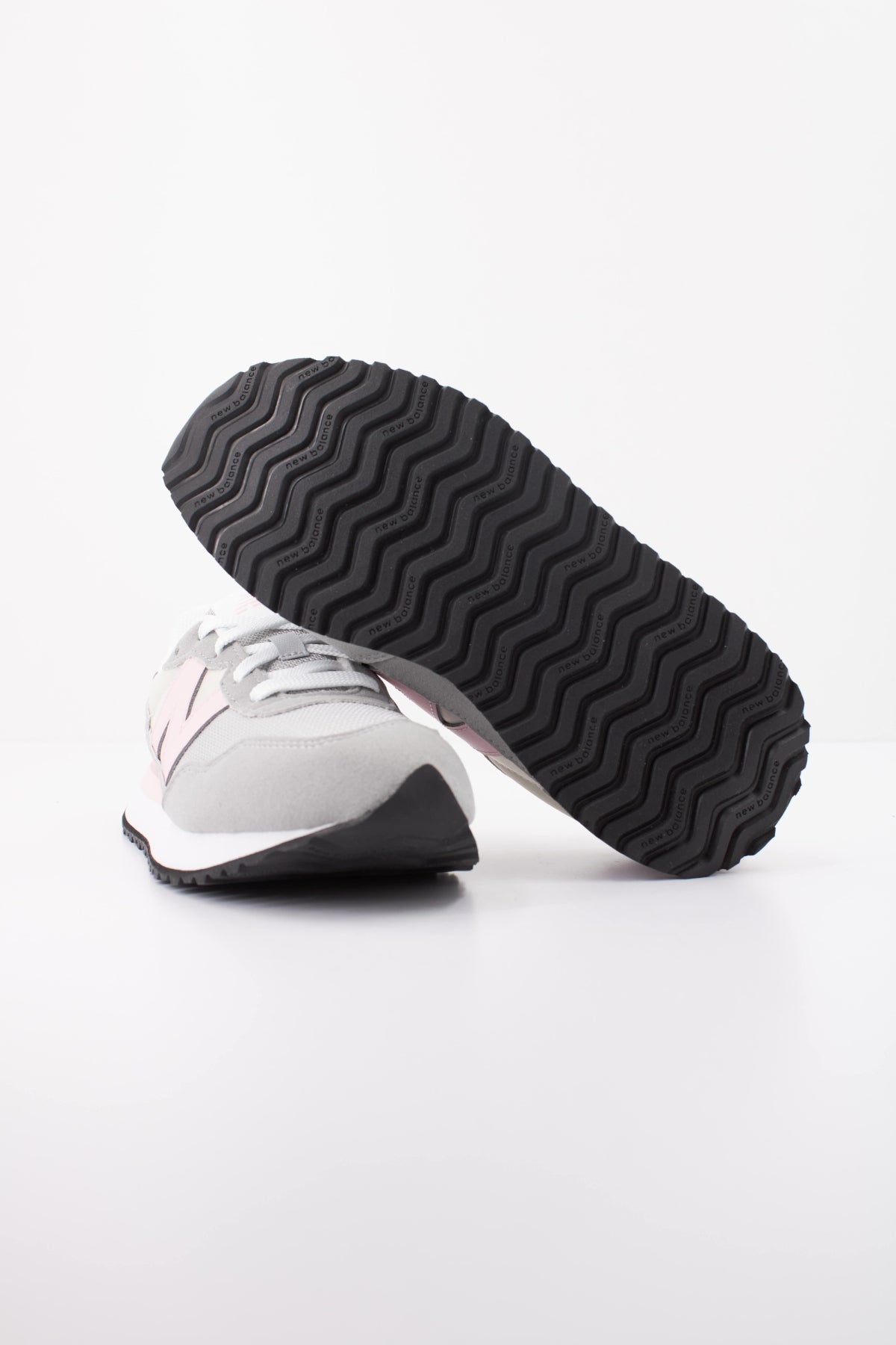 NEW BALANCE G JR DEPORTIVO en color GRIS  (5)