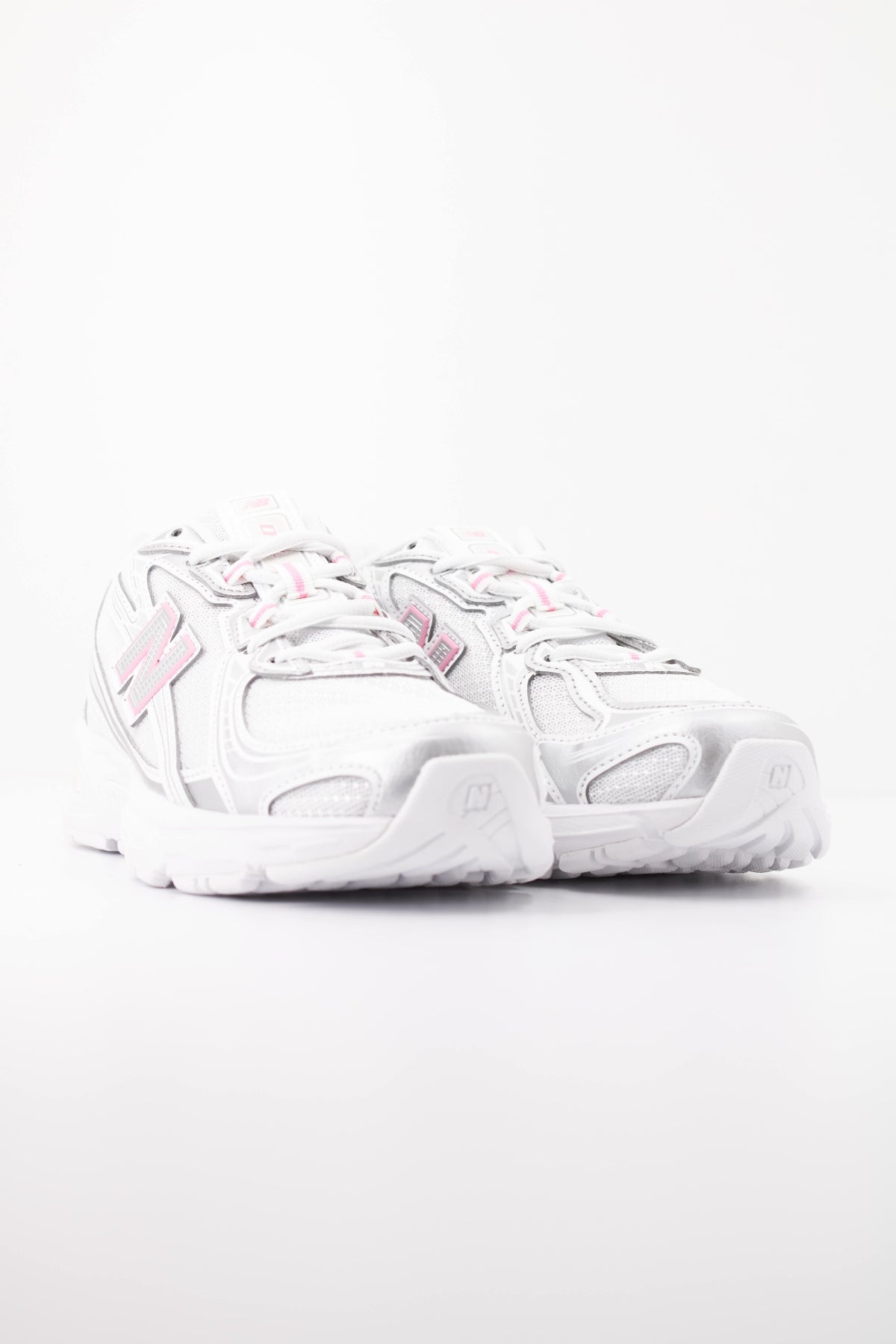 NEW BALANCE G M  en color BLANCO  (2)