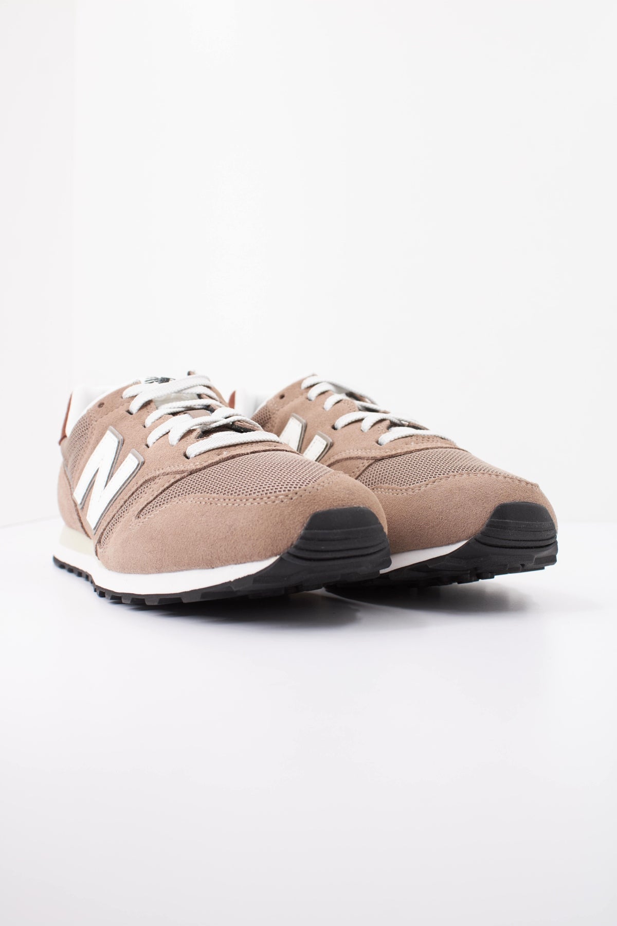 NEW BALANCE ML XA DEPORTIVO en color MARRON CLARO  (2)
