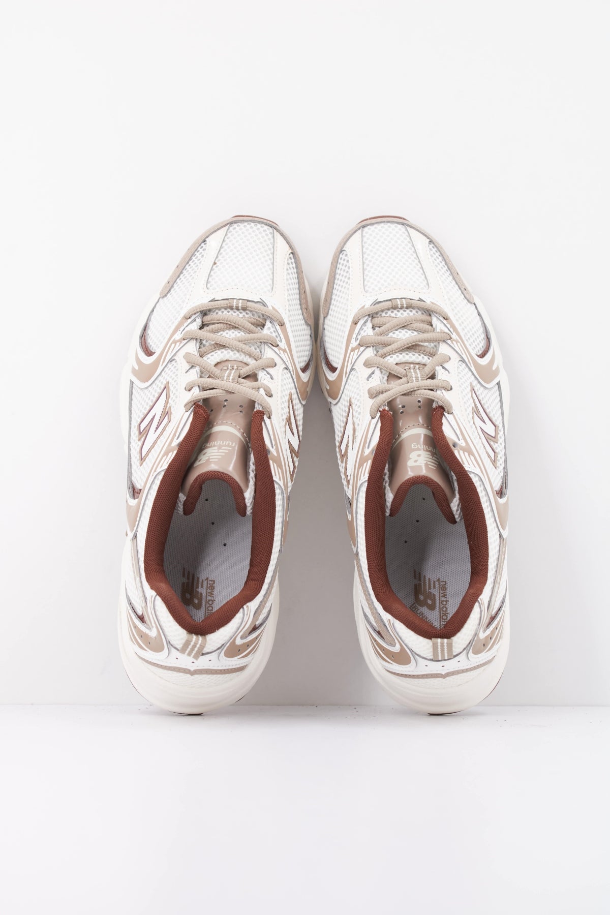 NEW BALANCE U COB DEPORTIVO en color BEIS  (3)