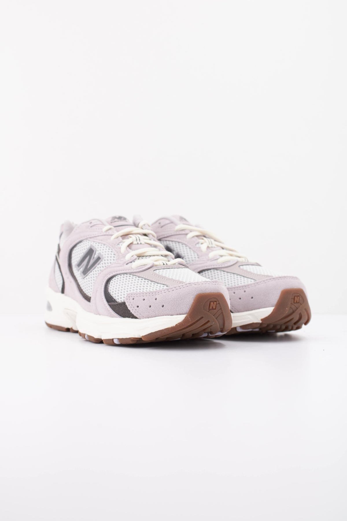 NEW BALANCE U SCB DEPORTIVO en color GRIS  (2)
