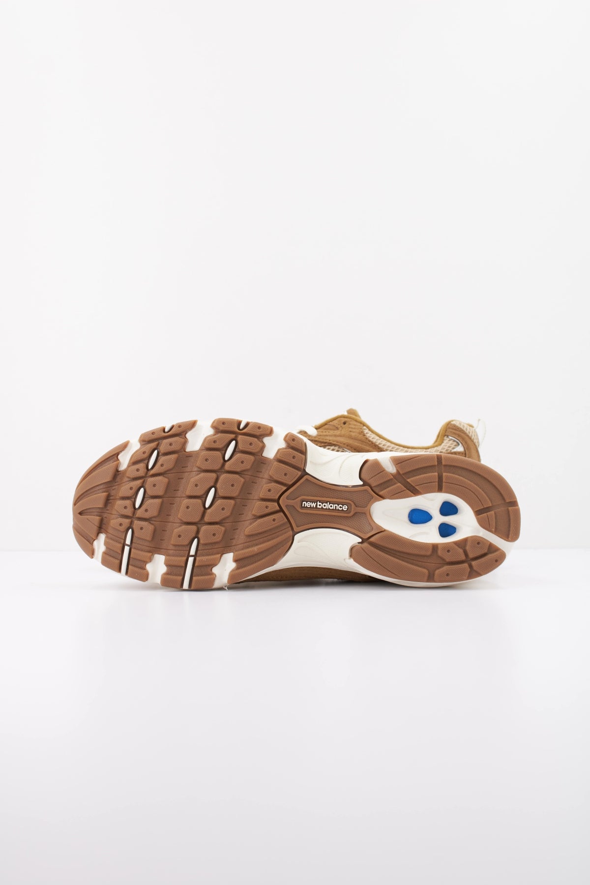 NEW BALANCE U SCC DEPORTIVO en color MARRON CLARO  (5)