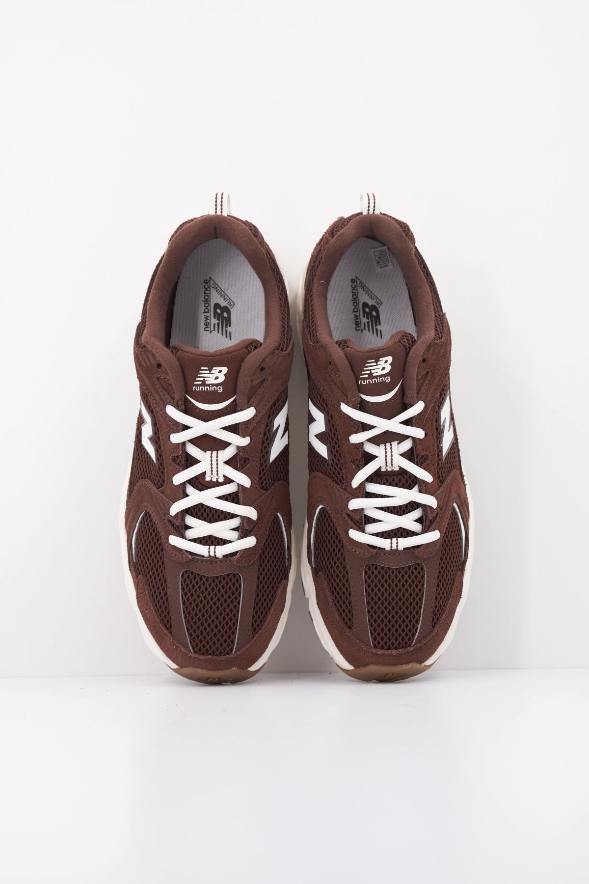 NEW BALANCE U SCW DEPORTIVO en color MARRON  (3)