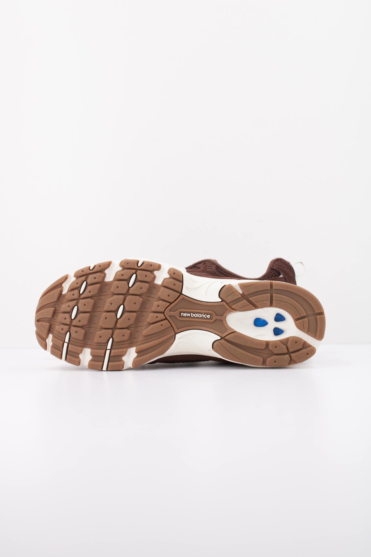 NEW BALANCE U SCW DEPORTIVO en color MARRON  (5)