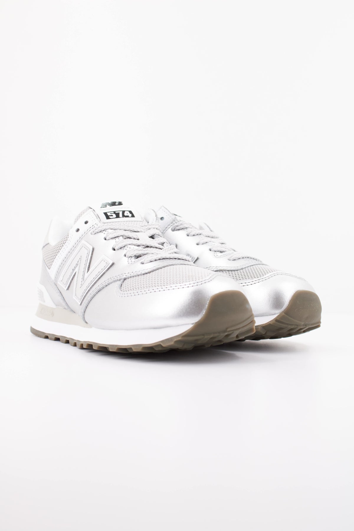 NEW BALANCE W  DEPORTIVO en color PLATA  (2)