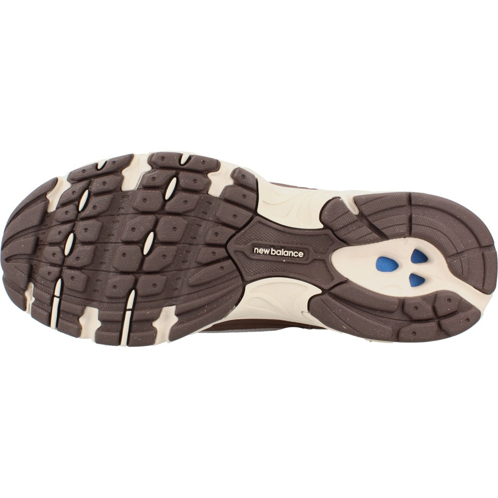 NEW BALANCE U MLA DEPORTIVO en color MARRON  (6)