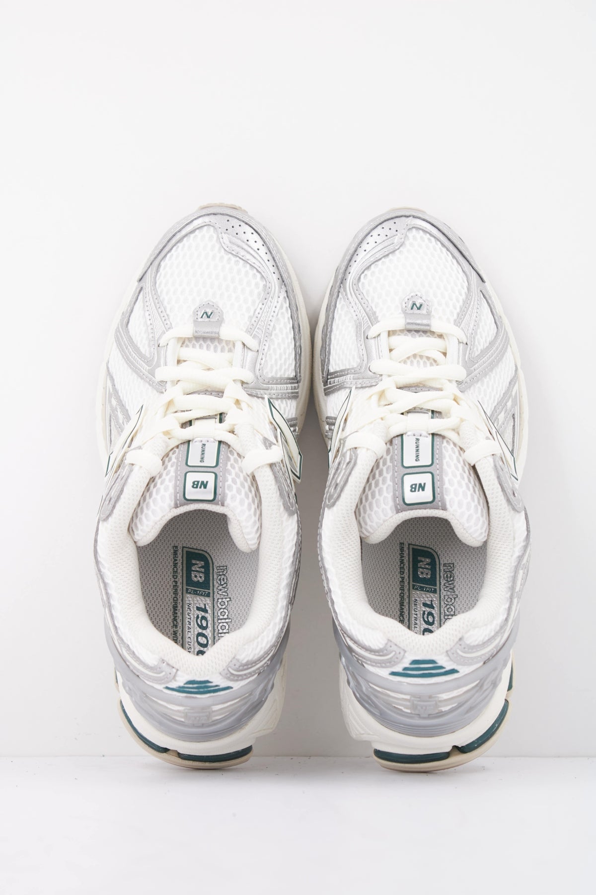 NEW BALANCE M en color PLATA  (3)