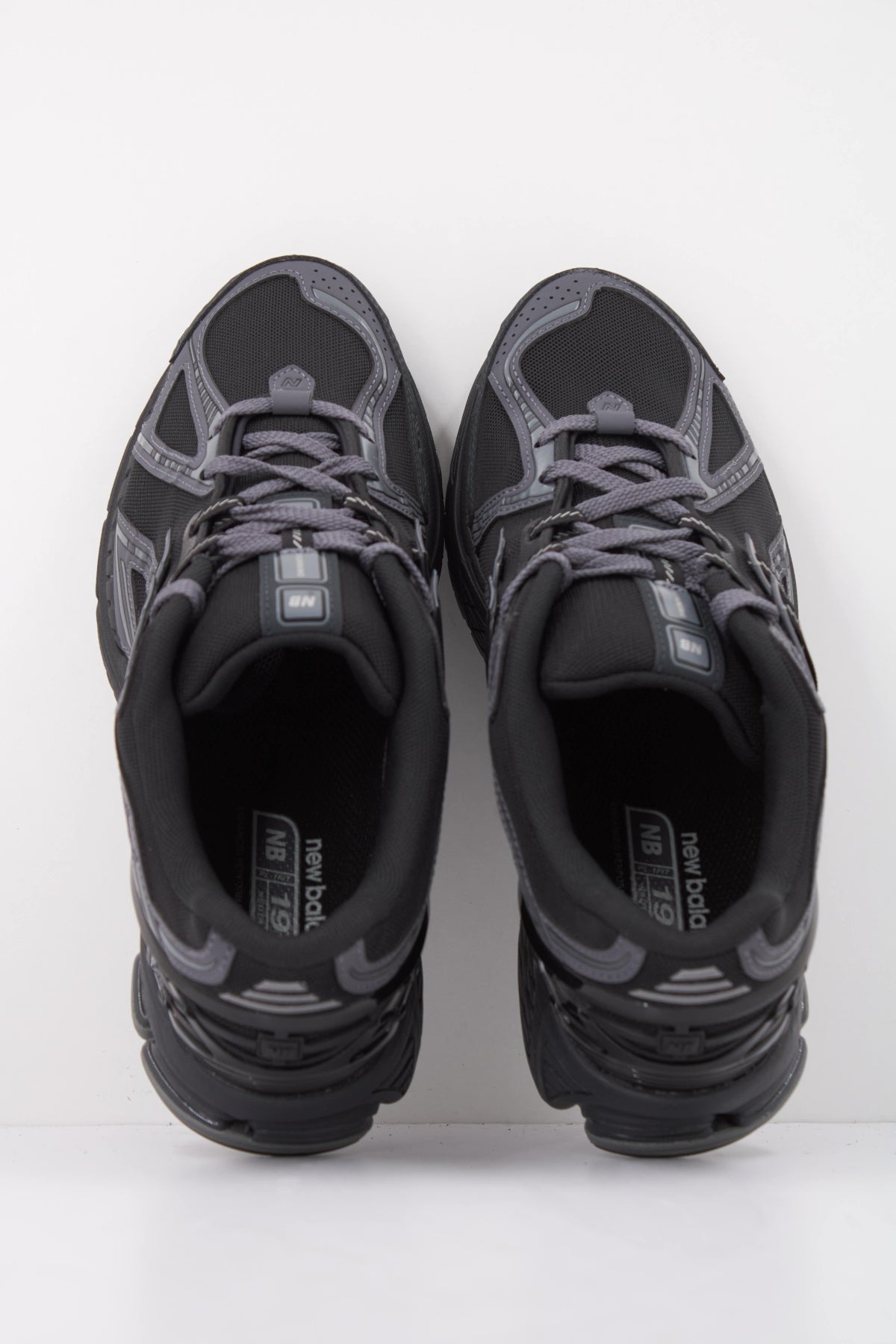 NEW BALANCE M en color NEGRO  (3)