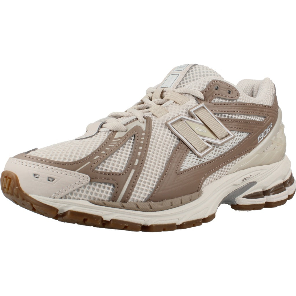 NEW BALANCE U FG DEPORTIVO en color BEIS  (1)