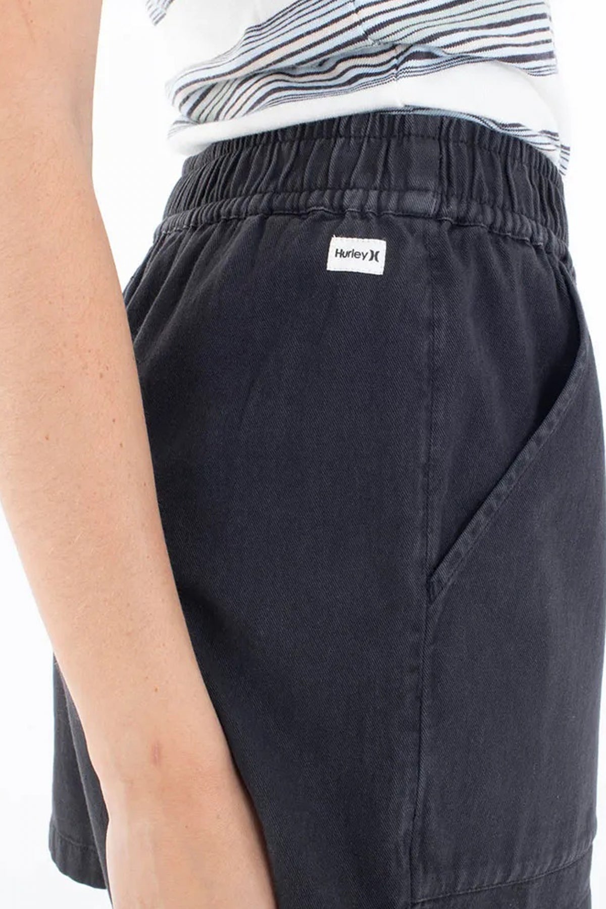 HURLEY WAVY DAYS SHORT en color NEGRO  (2)