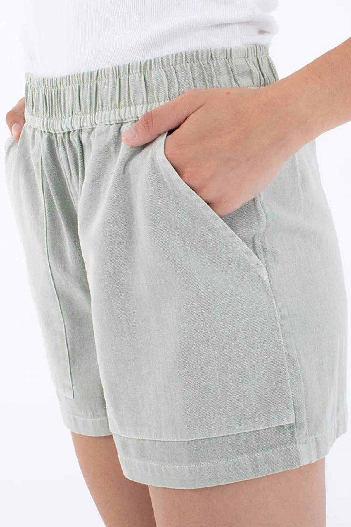 HURLEY WAVY DAYS SHORT en color VERDE  (2)