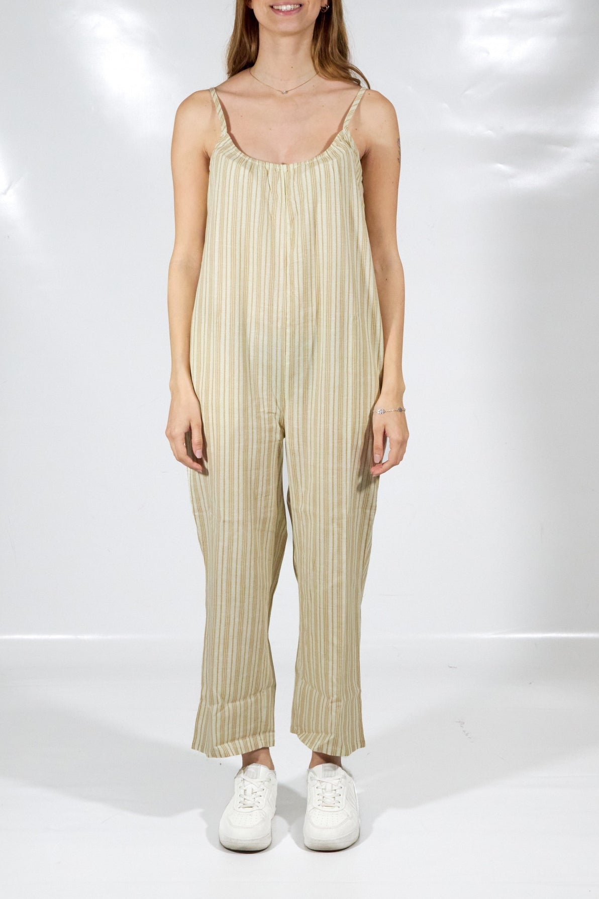 HURLEY  NEW HEIGHTS JUMPSUIT en color BEIS  (1)