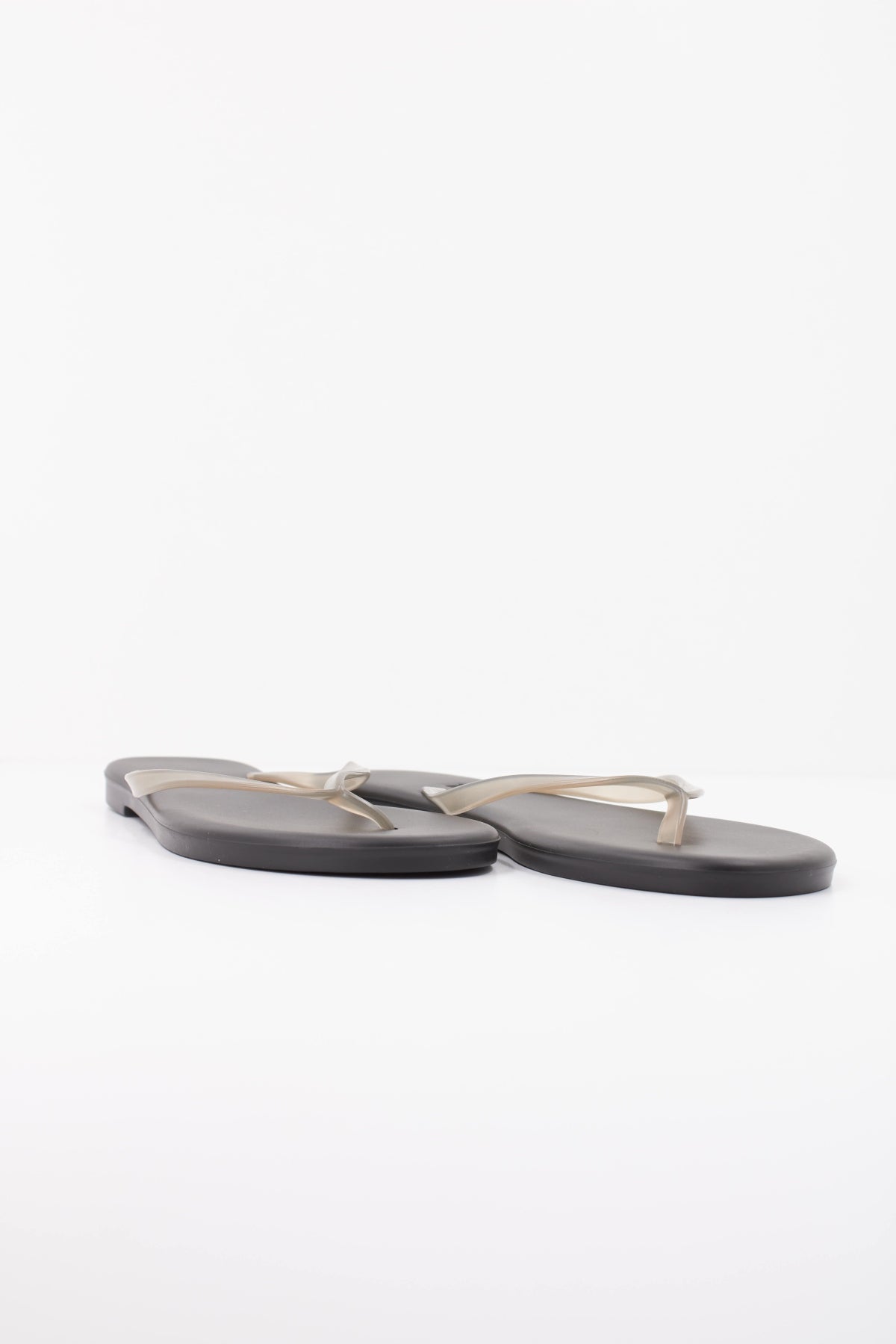 TKEES AQUA  SANDALIA en color NEGRO  (2)