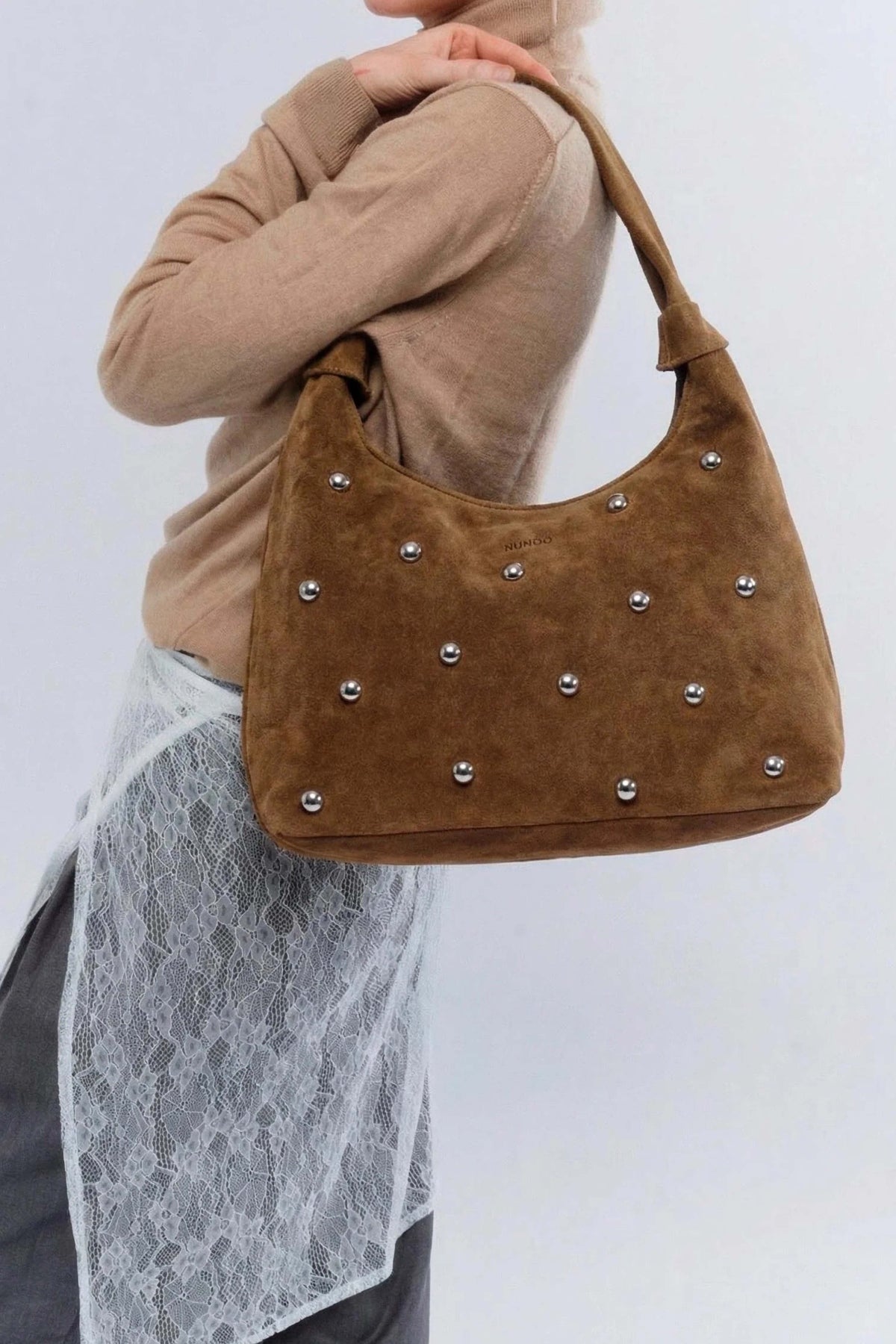 NUNOO  ALMA RIVET SUEDE  en color MARRON  (1)