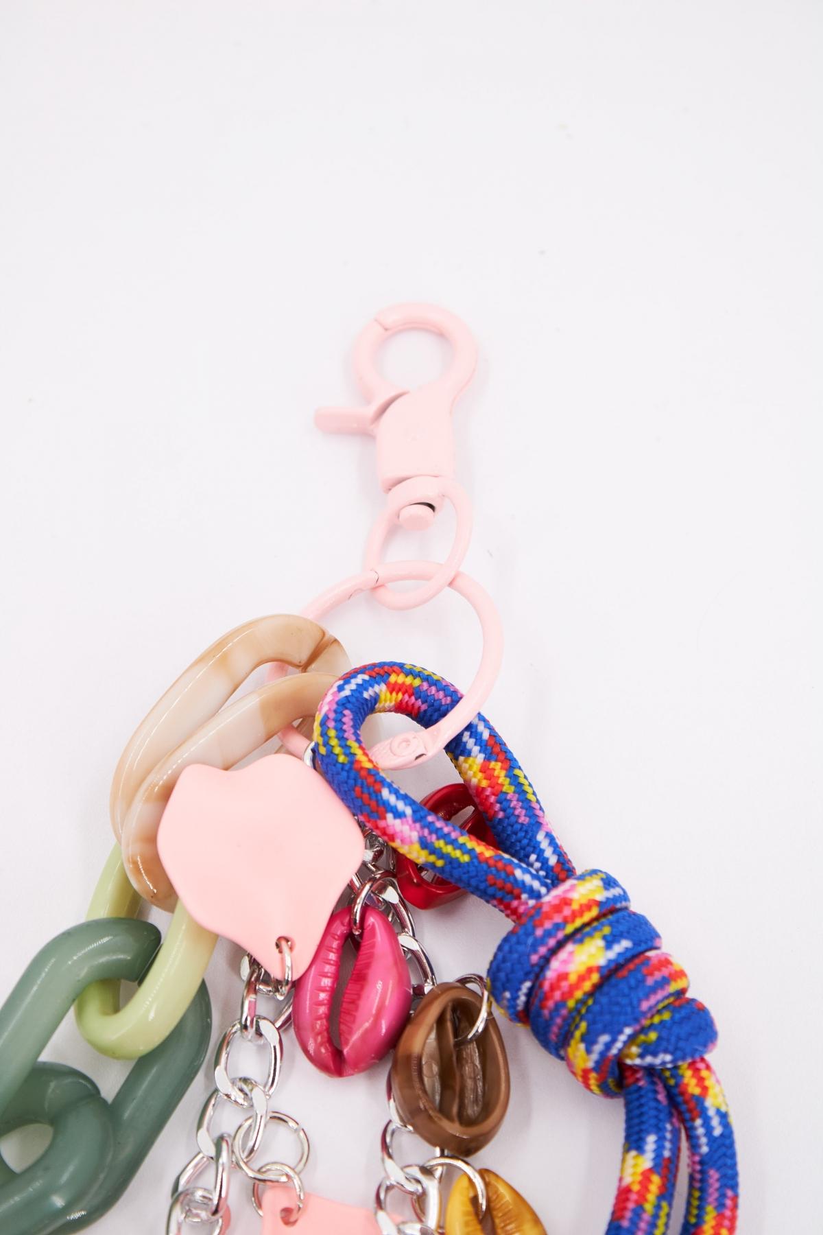 STICKY BESTIE BAG CHARM en color ROSA  (3)