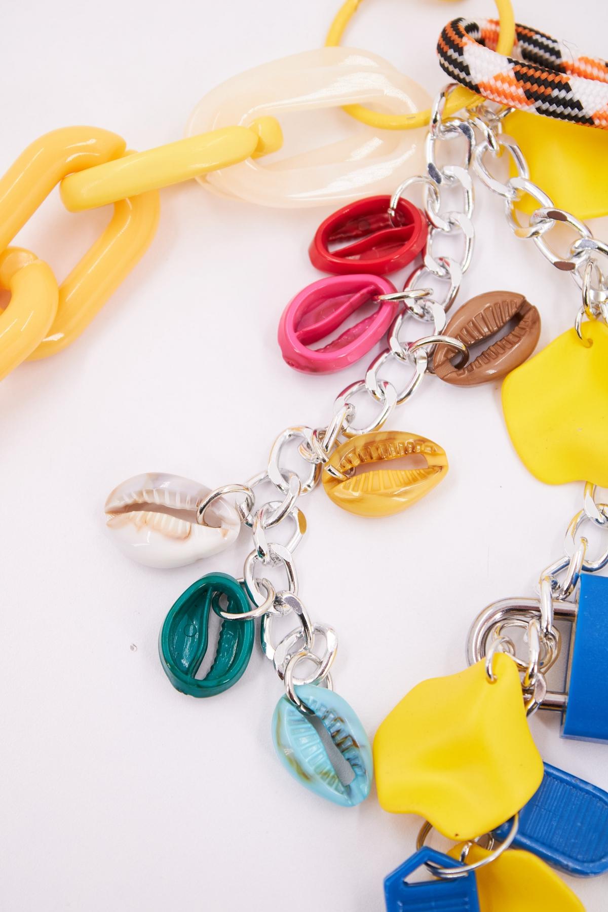 STICKY BESTIE BAG CHARM en color AMARILLO  (4)