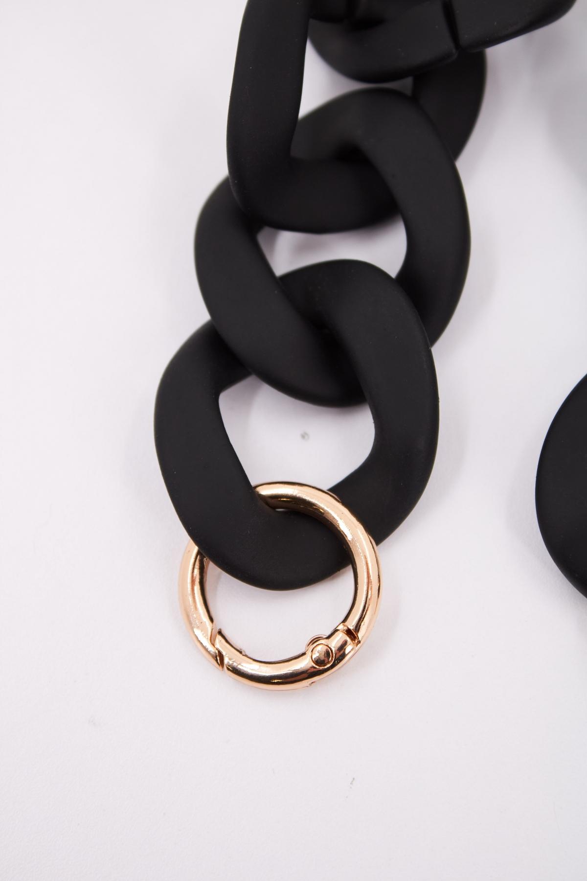 STICKY BESTIE CHAIN BAG en color NEGRO  (2)