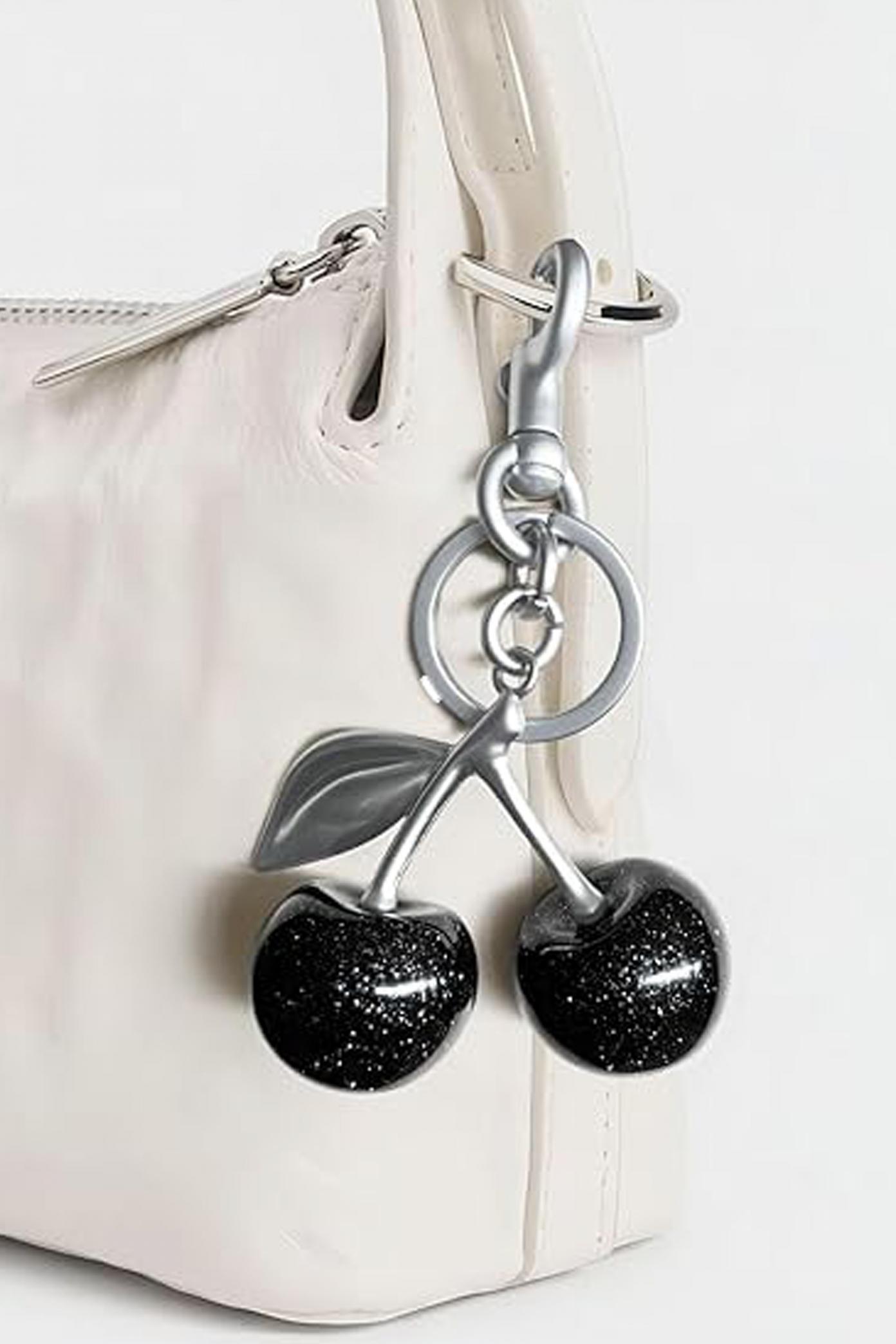 STICKY BESTIE CHERRY CHARM en color NEGRO  (3)