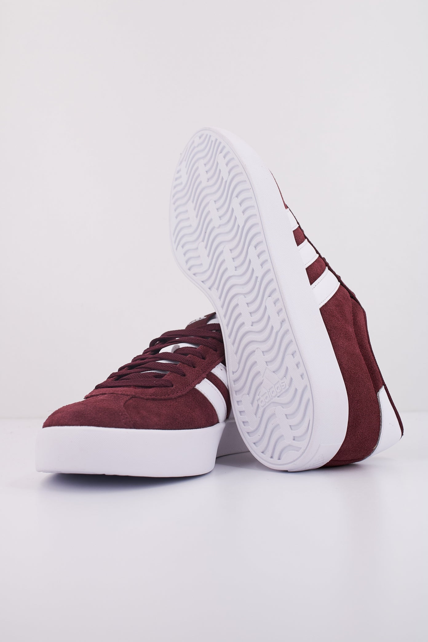 ADIDAS VL COURT . en color BURDEOS  (5)