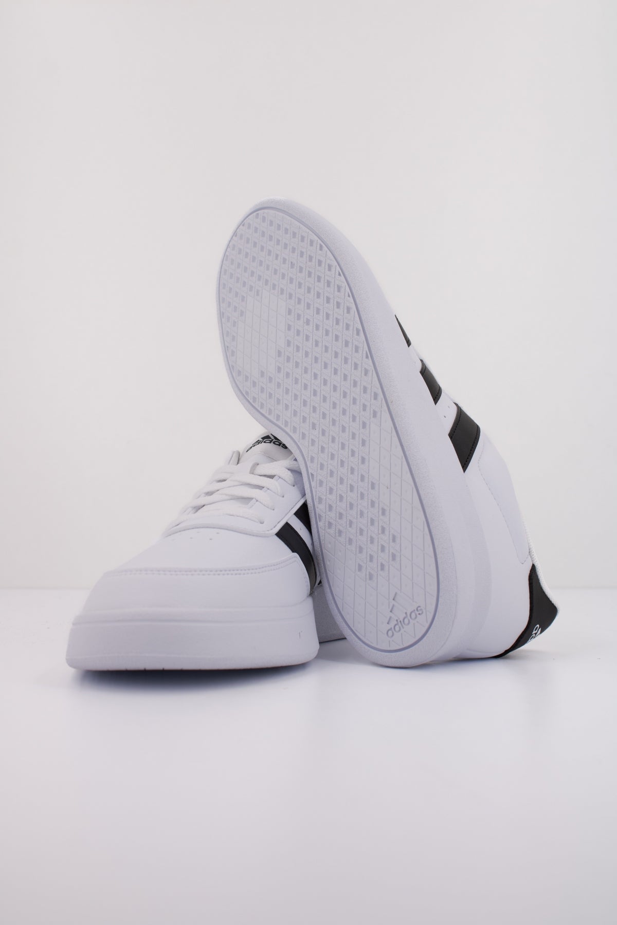 ADIDAS BREAKNET . en color BLANCO  (5)