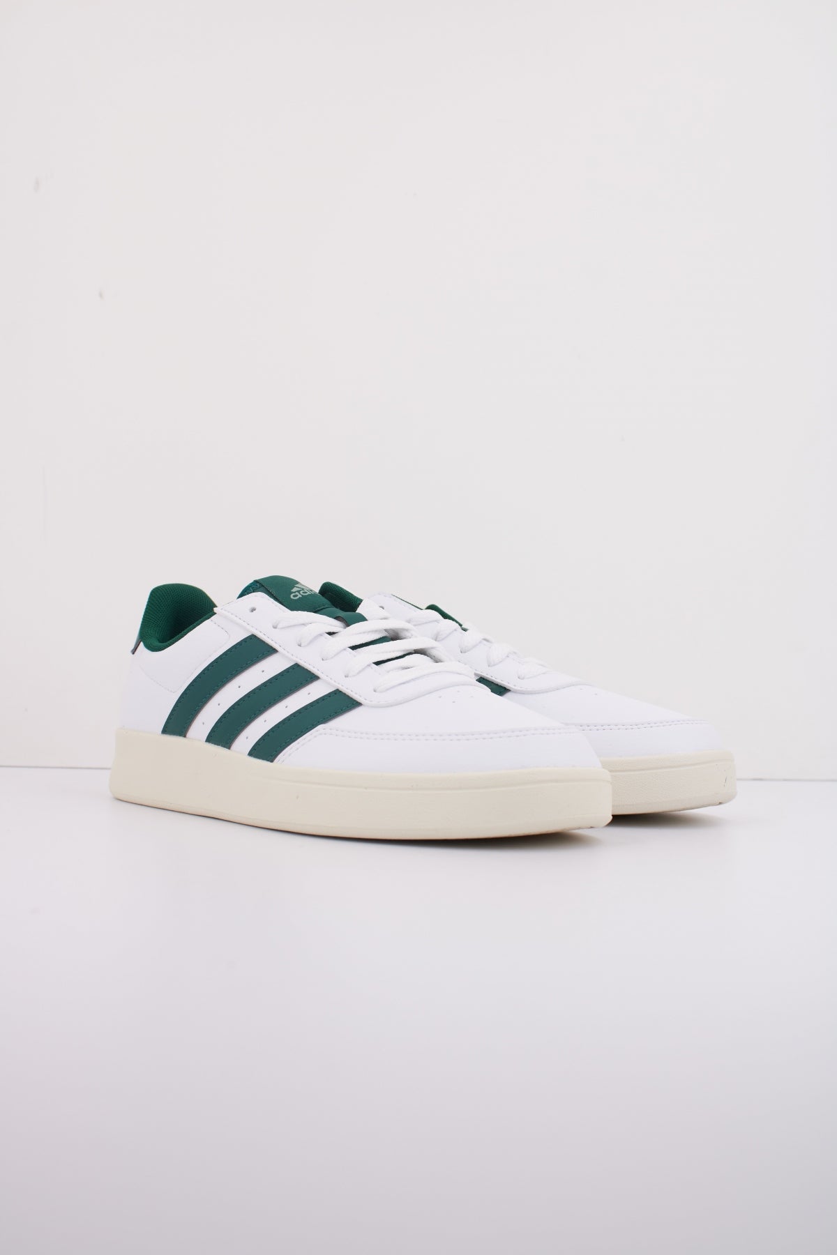 ADIDAS BREAKNET . en color BLANCO  (2)