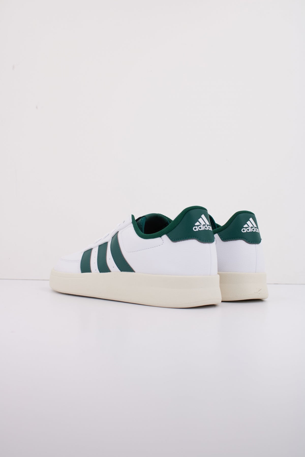 ADIDAS BREAKNET . en color BLANCO  (4)