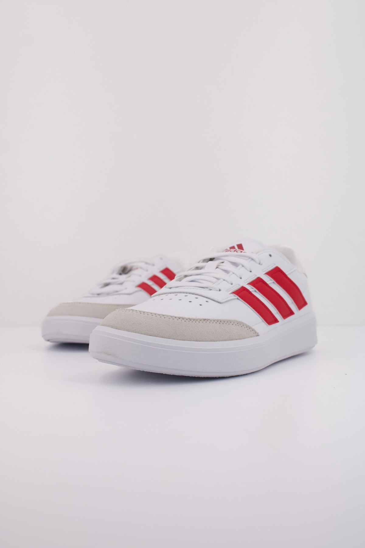 ADIDAS COURTBLOCK en color BLANCO  (2)