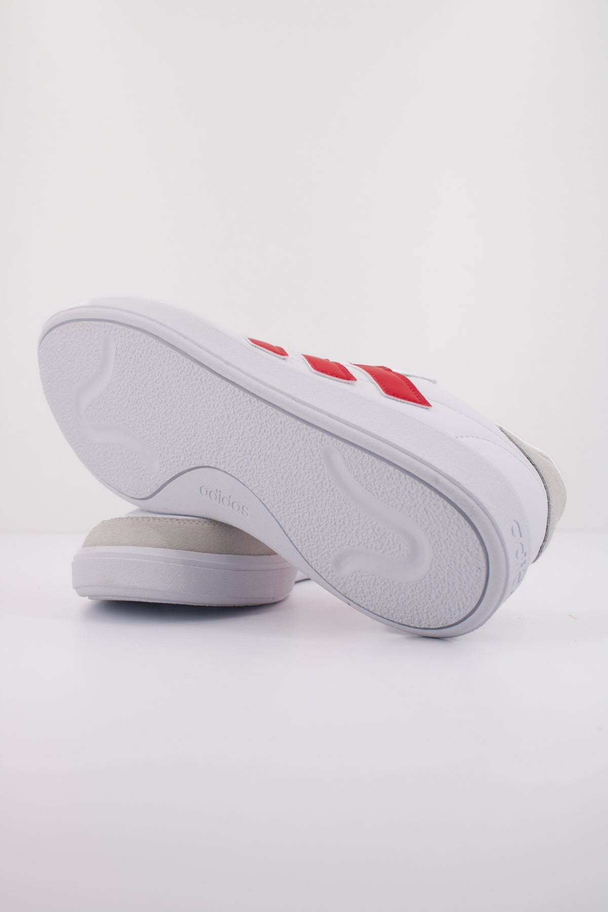 ADIDAS COURTBLOCK en color BLANCO  (5)
