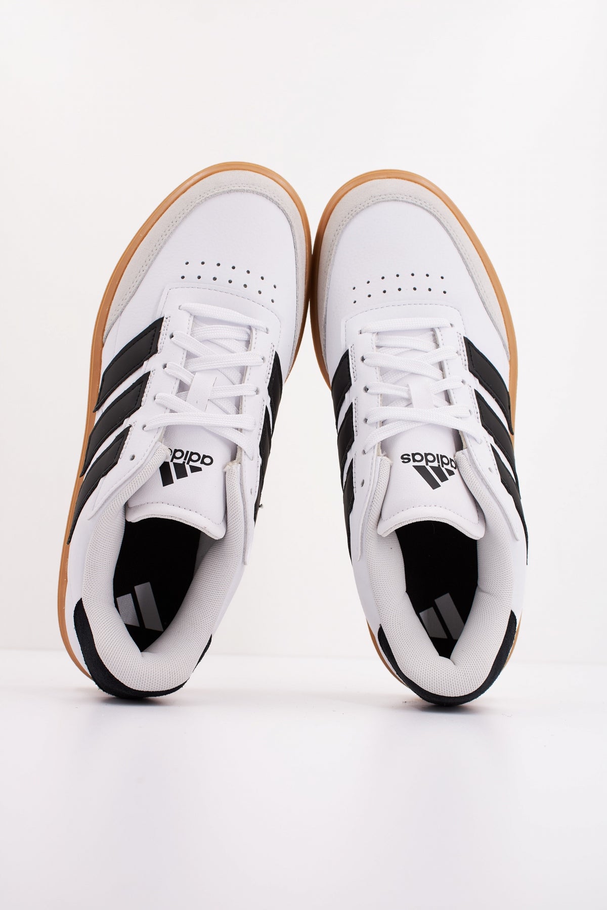 ADIDAS COURTBLOCK en color BLANCO  (3)