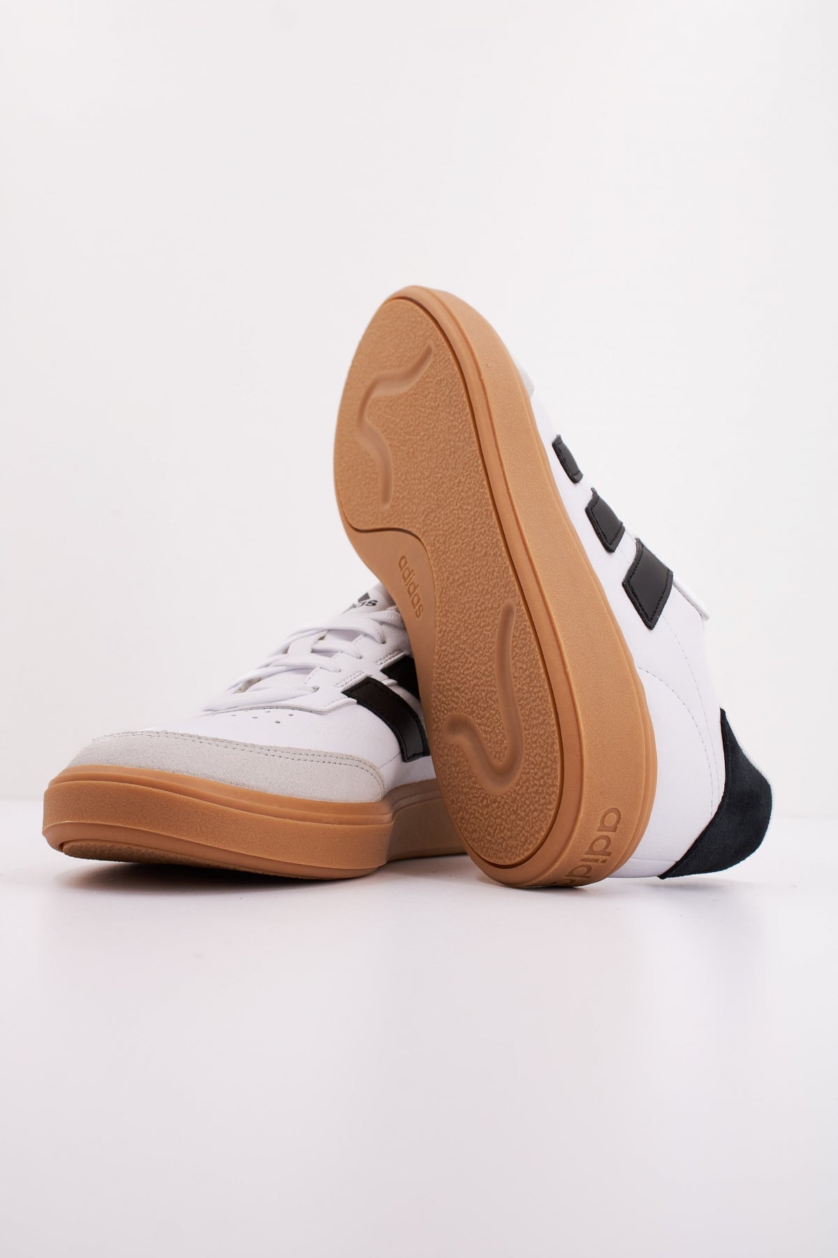 ADIDAS COURTBLOCK en color BLANCO  (5)